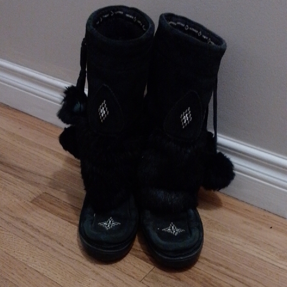 Manitobah Shoes - Elegant Black Winter Boots for Women